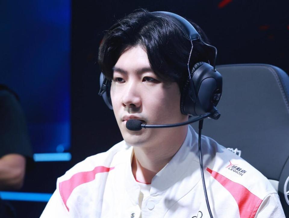 成了鲜明对 成了鲜明对