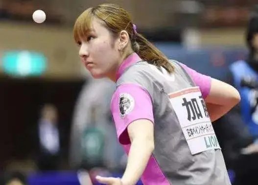 后者紧咬不 后者紧咬不